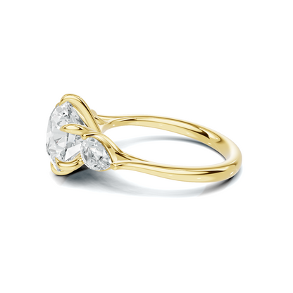 Luxe Elegant Three Stone Ring